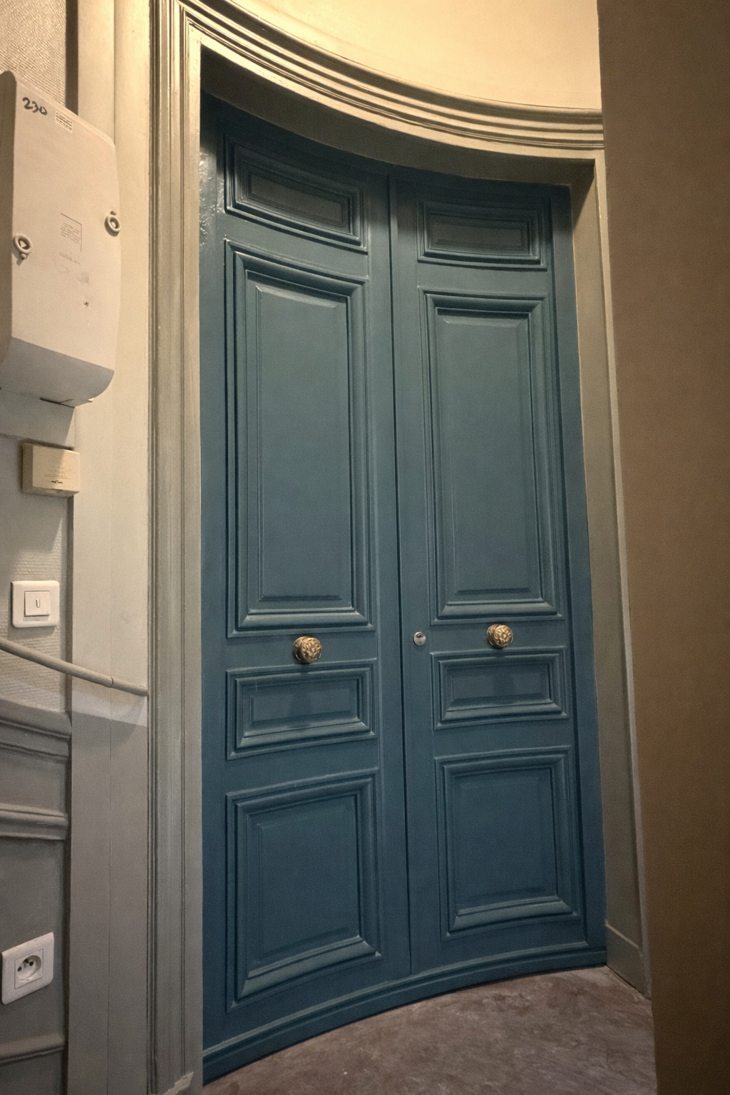blindage de porte galbée vu exterieur realisé paris 17