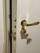 blindage de porte d'appartement vu interieur accessoire doré